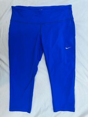 Nike Women’s Royal Blue Dri-Fit Capri Leggings M